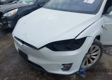 2017 Tesla Model X 100D/75D/90D z USA, uszkodzony, nr VIN 5YJXCBE21HF057705